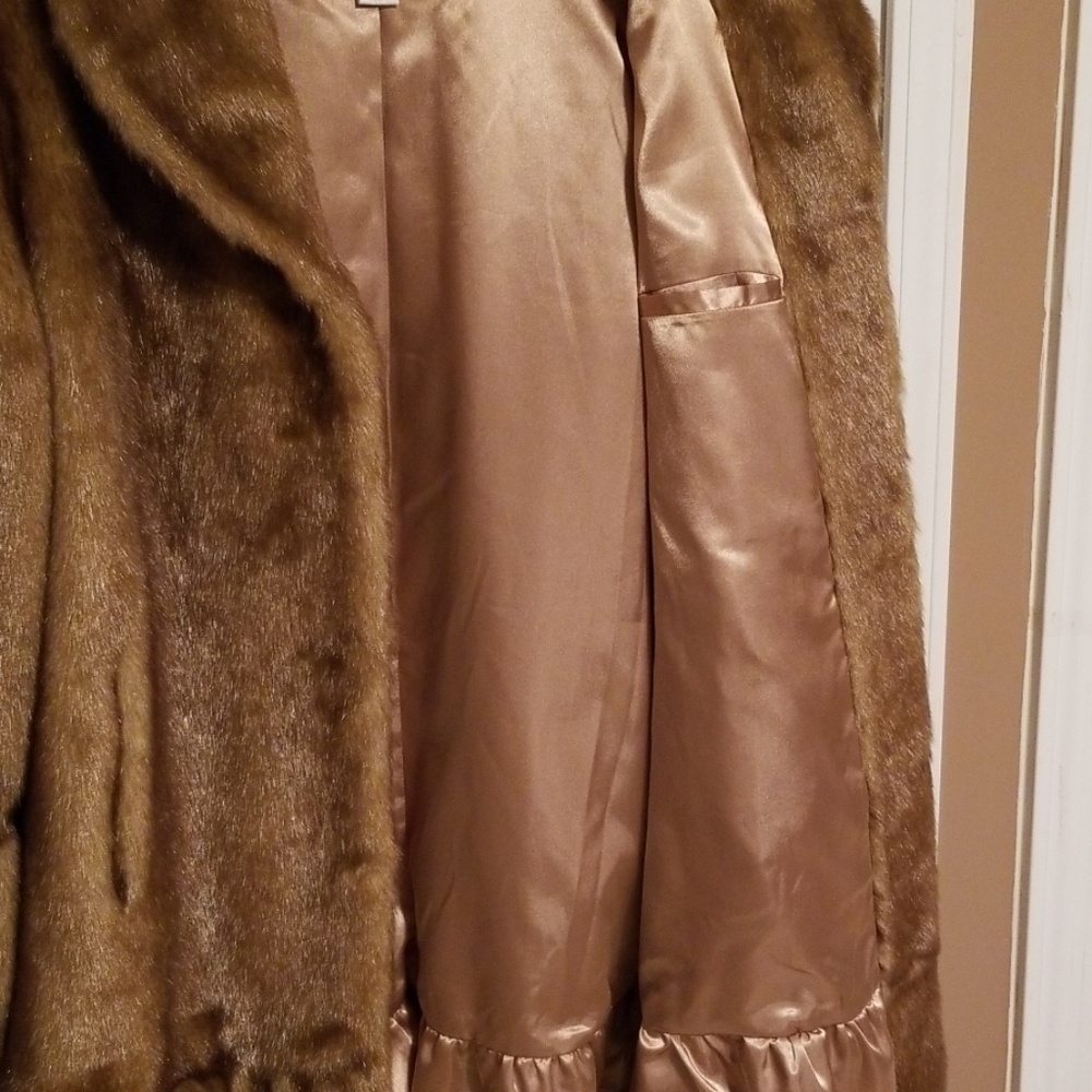 Ms. Divine Faux Fur - Picture 6 of 8